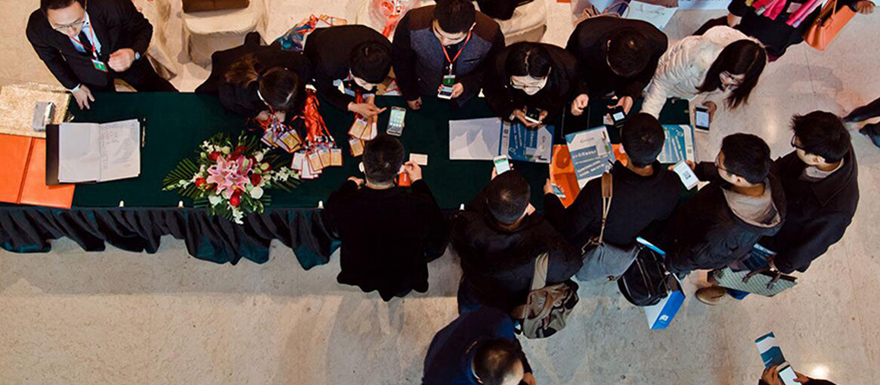 選擇和培訓(xùn)參展員工 選擇和培訓(xùn)參展員工